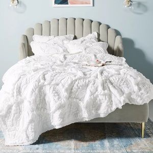 Anthropologie Rivulets King Quilt White Z58-1/333-1